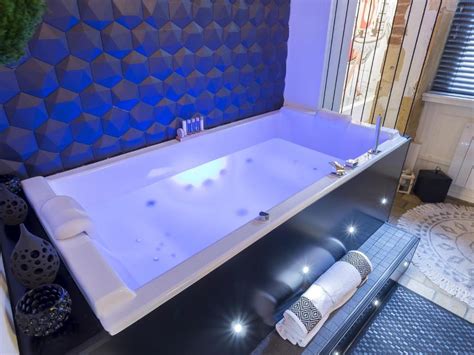 appartement avec jacuzzi privatif lyon|chambre avec jacuzzi lyon.